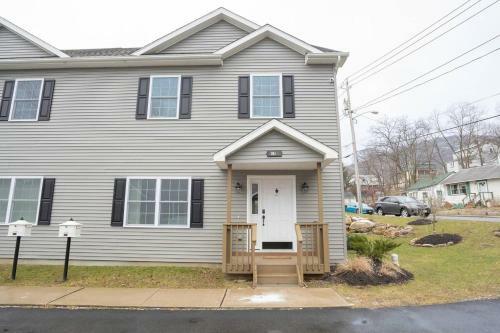West Point Retreat 6 Bd 4 Ba