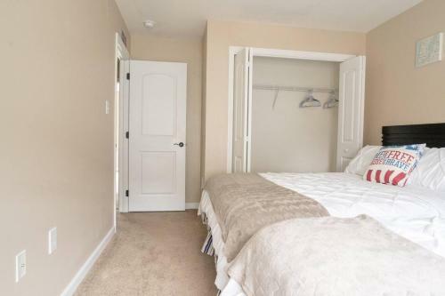 West Point Retreat 6 Bd 4 Ba