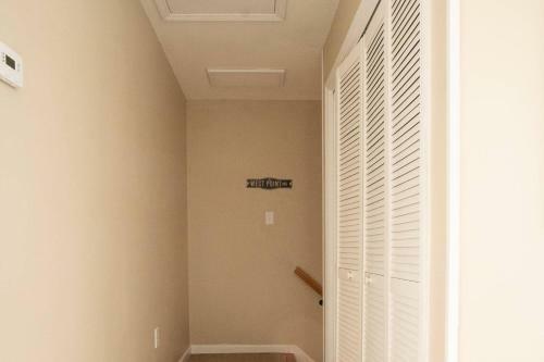 West Point Retreat 6 Bd 4 Ba