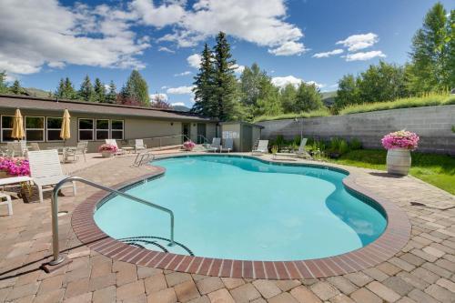 Single Level Ranch Condo In Elkhorn