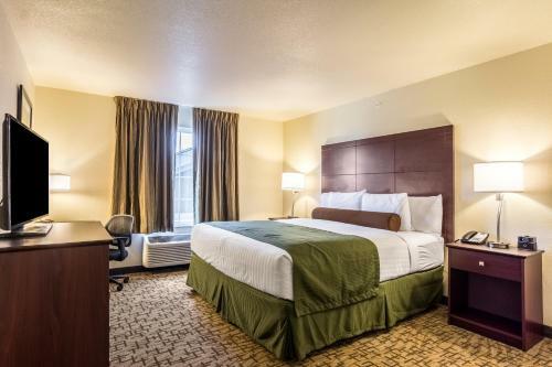 Cobblestone Hotel & Suites - Torrington