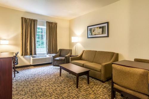 Cobblestone Hotel & Suites - Torrington