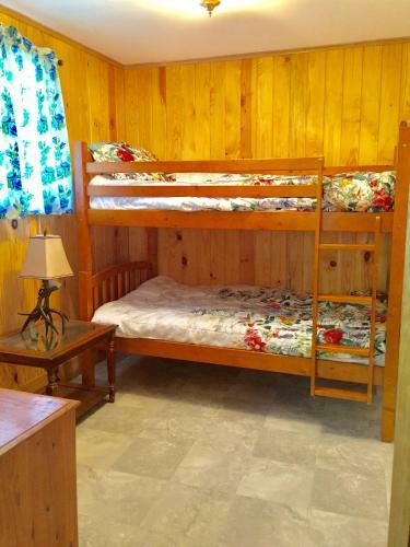 B&r Lakeside Cabins & Rvs Retreat
