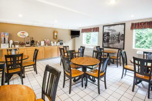 Hotel Super 8 By Wyndham West Branch