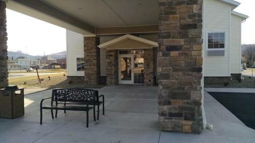 Hotel Cobblestone Inn & Suites - Ambridge