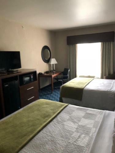 Hotel Countryview Inn & Suites