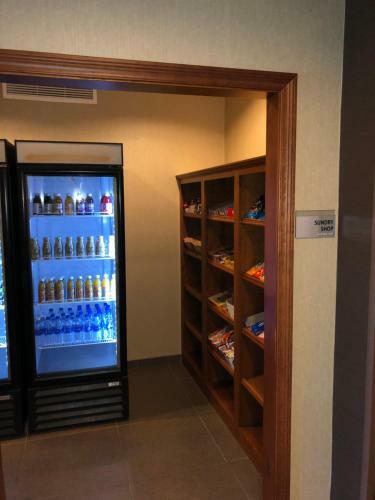 Hotel Countryview Inn & Suites
