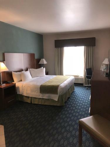 Hotel Countryview Inn & Suites