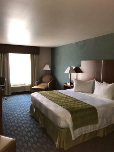 Hotel Countryview Inn & Suites