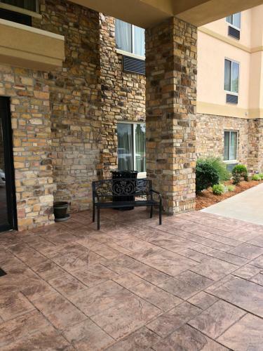 Hotel Countryview Inn & Suites