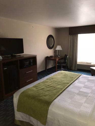 Hotel Countryview Inn & Suites