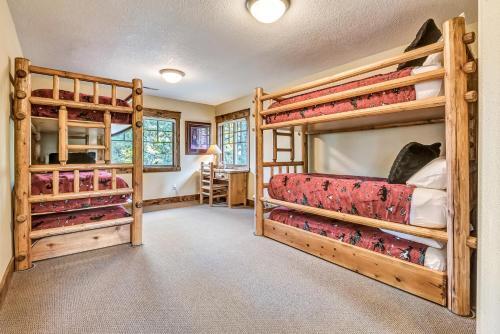 13 Vine Maple Home