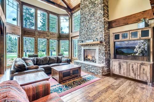 13 Vine Maple Home