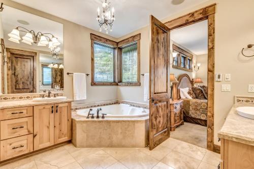 13 Vine Maple Home