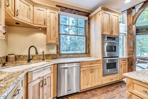 13 Vine Maple Home