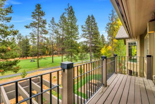 13 Vine Maple Home