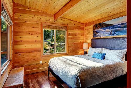 Hotel Snug Harbor Resort And Marina
