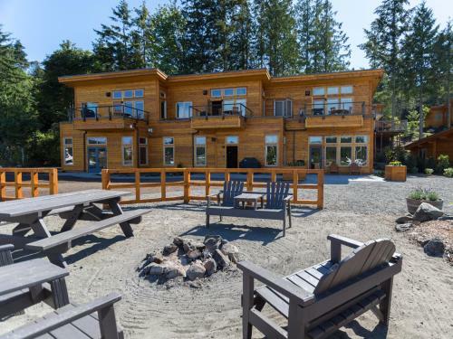 Hotel Snug Harbor Resort And Marina