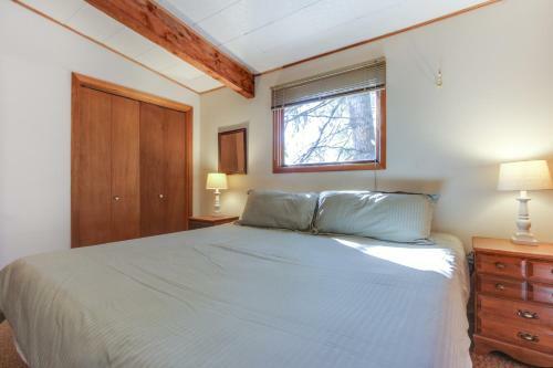 Mica Bay Serenity Cabin