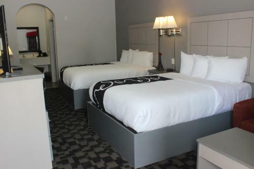 Hotel Paris Inn & Suites