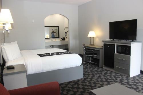 Hotel Paris Inn & Suites