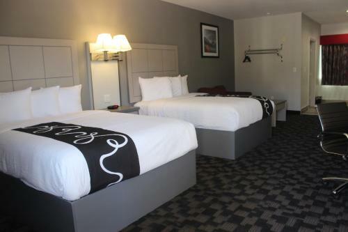 Hotel Paris Inn & Suites