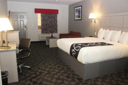 Hotel Paris Inn & Suites