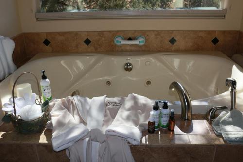 Sedona Cathedral Hideaway B&B & Spa