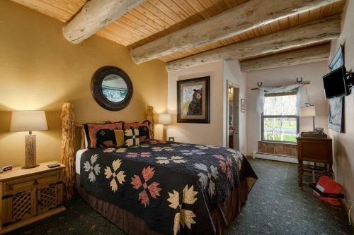 Mariposa Lodge Bed And Breakfast