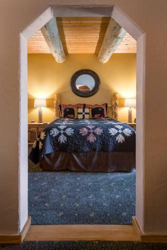 Mariposa Lodge Bed And Breakfast