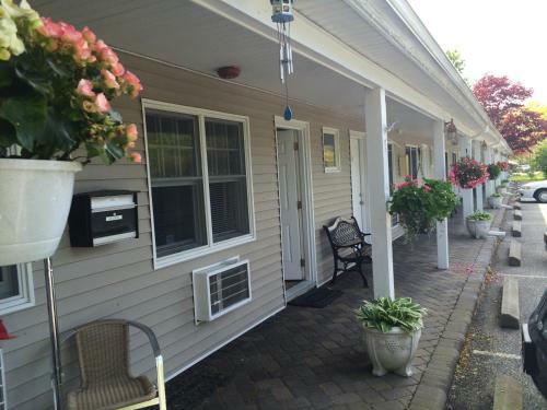 Westhampton Seabreeze Motel