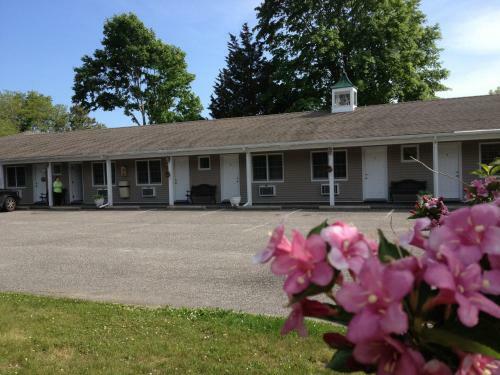 Westhampton Seabreeze Motel