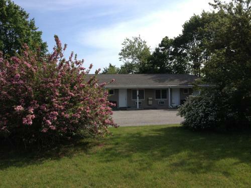 Westhampton Seabreeze Motel