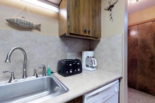Snugglers Inn Condominium
