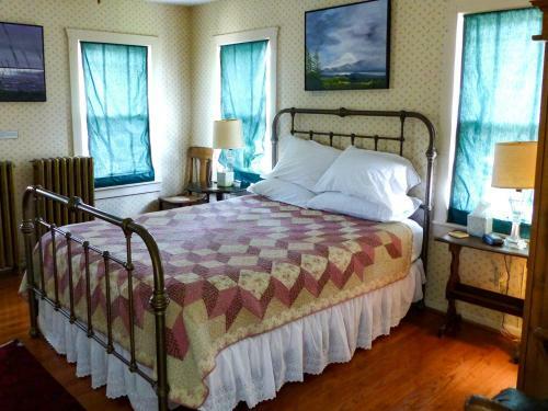 Posada The Hood House Bed & Breakfast Inn