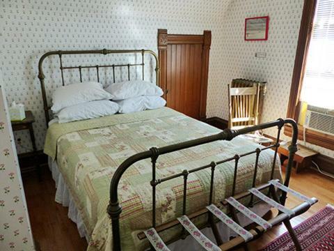 Posada The Hood House Bed & Breakfast Inn