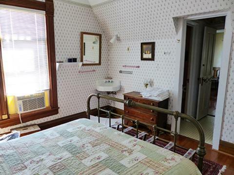 Posada The Hood House Bed & Breakfast Inn