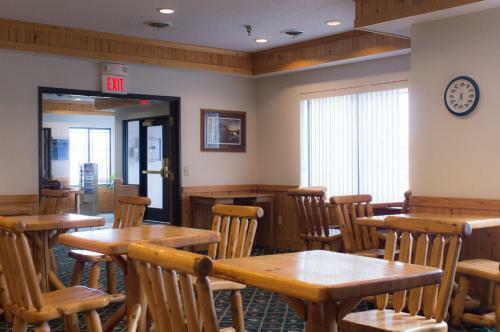 Hotel White Oak Inn And Suites