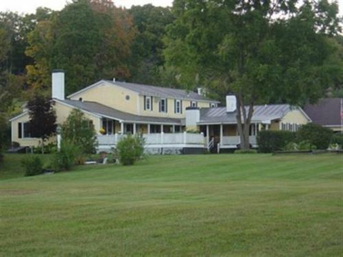 Bed & Breakfast Inn At Clearwater Pond
