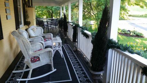 Bed & Breakfast Inn At Clearwater Pond