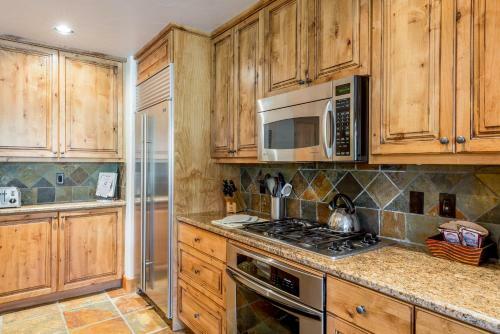 1855 Ski Time Square Townhouse Unit 122