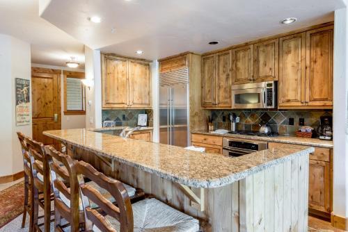 1855 Ski Time Square Townhouse Unit 122