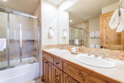 1855 Ski Time Square Townhouse Unit 122