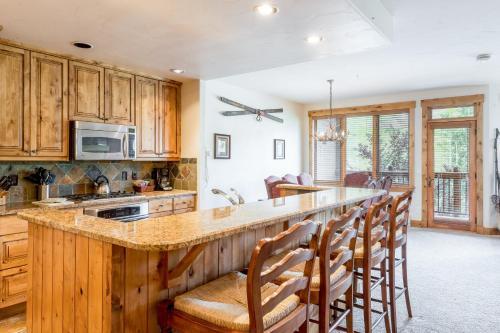 1855 Ski Time Square Townhouse Unit 122