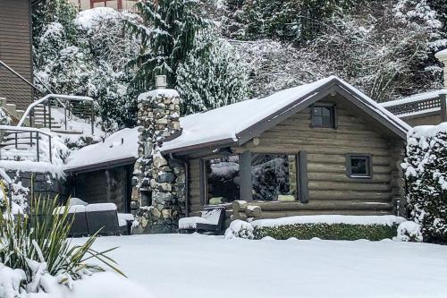 Little Log Cabin On Lake Washington