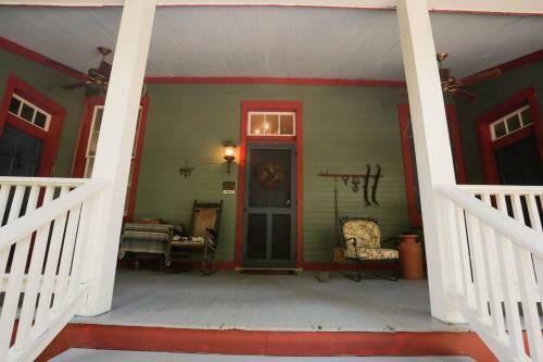 Historic Blue Wing Landing Inn