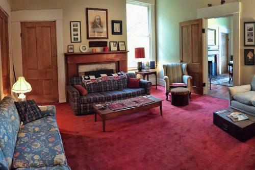 Historic Blue Wing Landing Inn