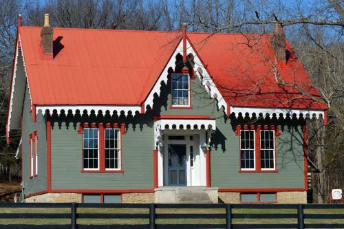 Historic Blue Wing Landing Inn
