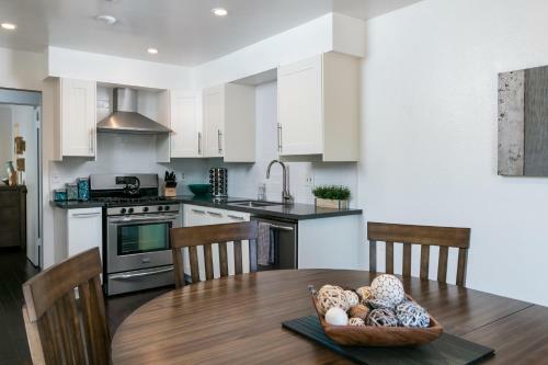 Lakes Edge Agoura Hills Home