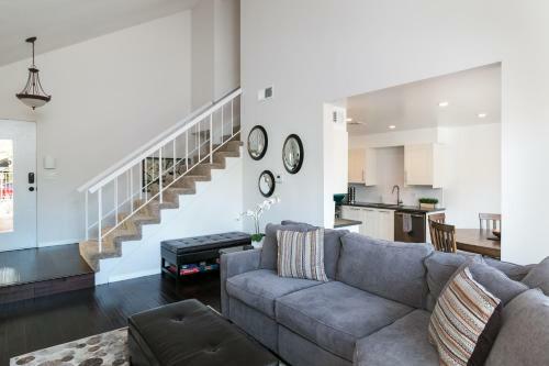 Lakes Edge Agoura Hills Home